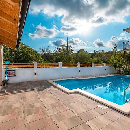 Central Dalmatian Pool&Grill House Gustirna Exterior foto