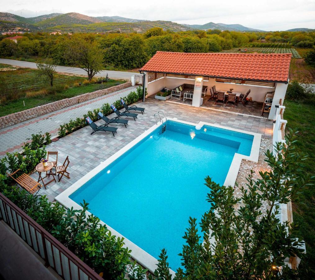 Central Dalmatian Pool&Grill House Gustirna Exterior foto