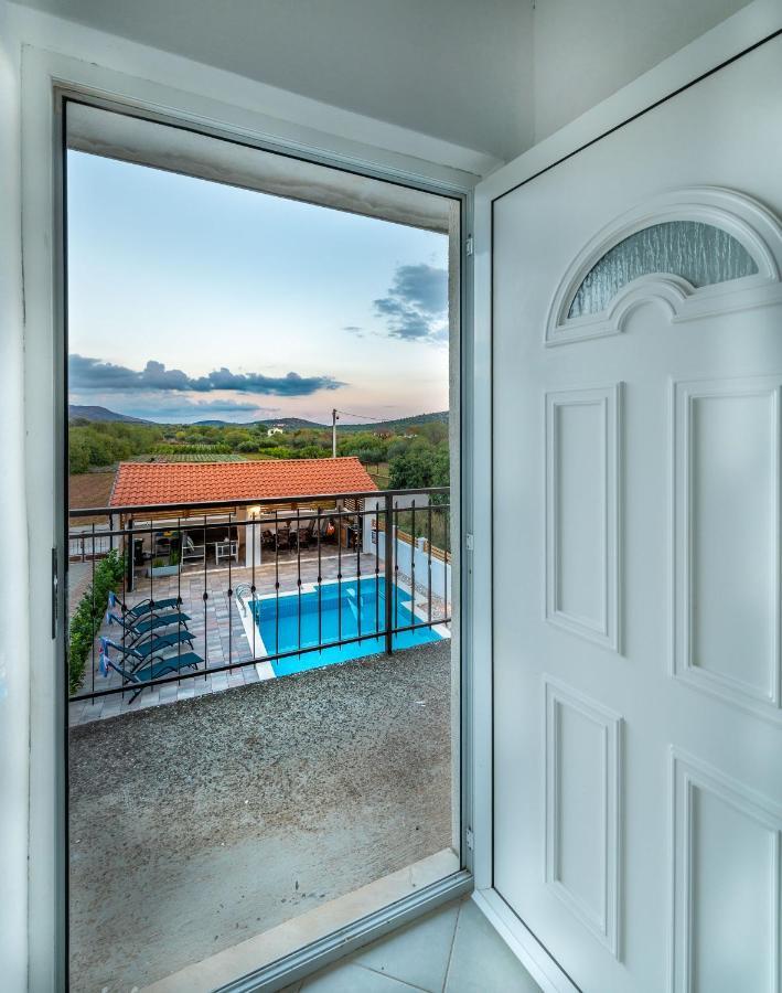 Central Dalmatian Pool&Grill House Gustirna Exterior foto