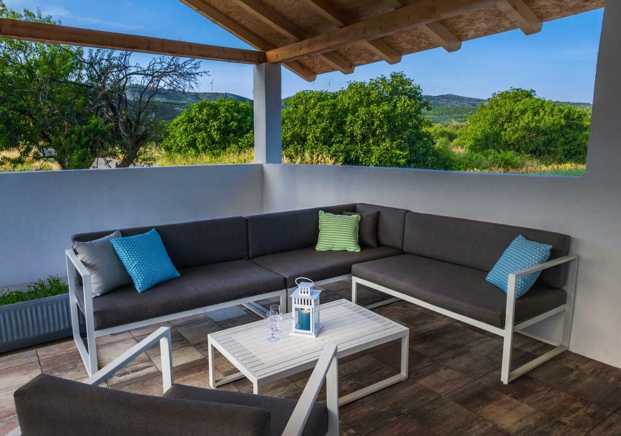 Central Dalmatian Pool&Grill House Gustirna Exterior foto