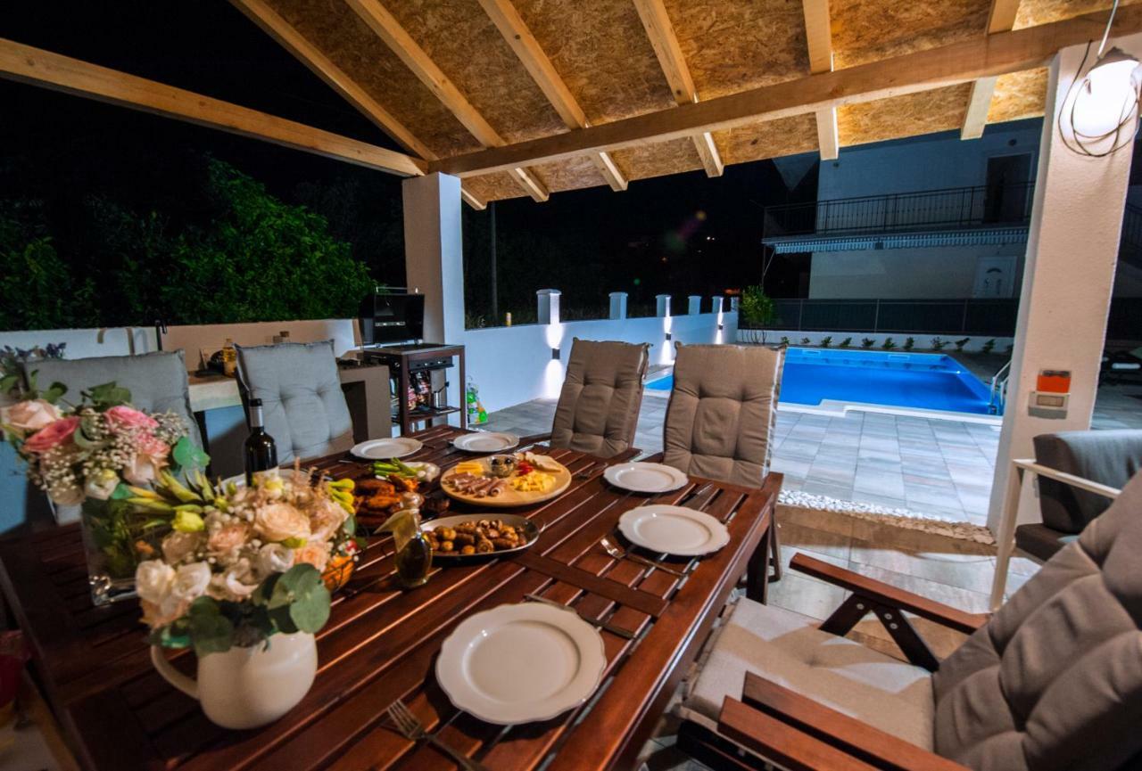 Central Dalmatian Pool&Grill House Gustirna Exterior foto
